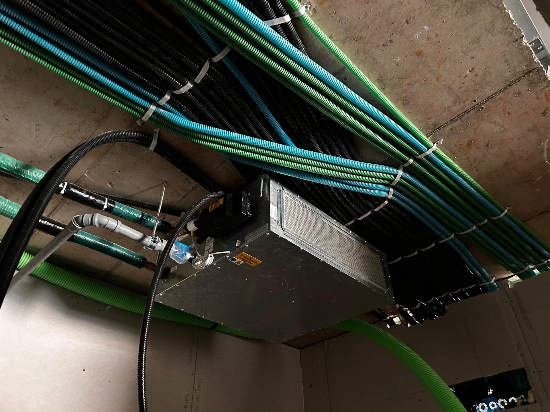 fdda2701-667a-4e3e-a9db-d795ad74d5d5